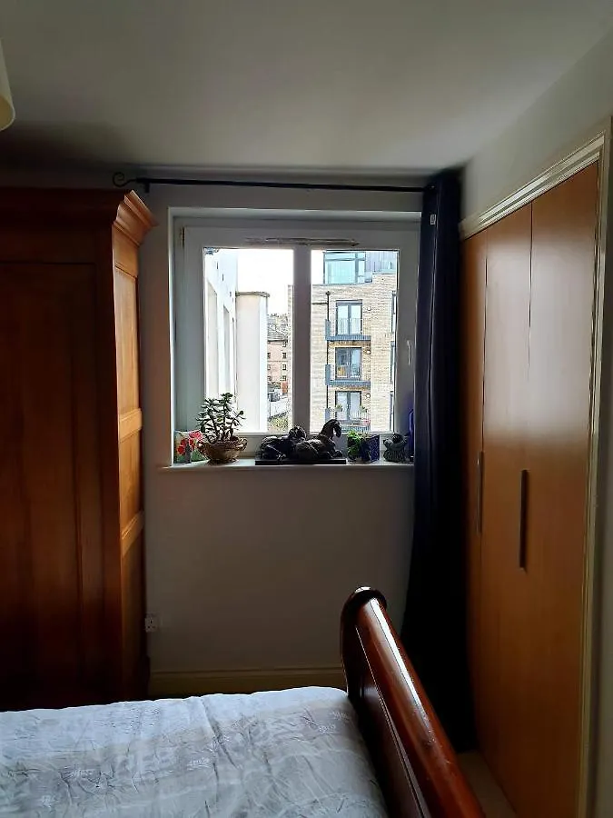 Central En-Suite Room Edinburgh Homestay